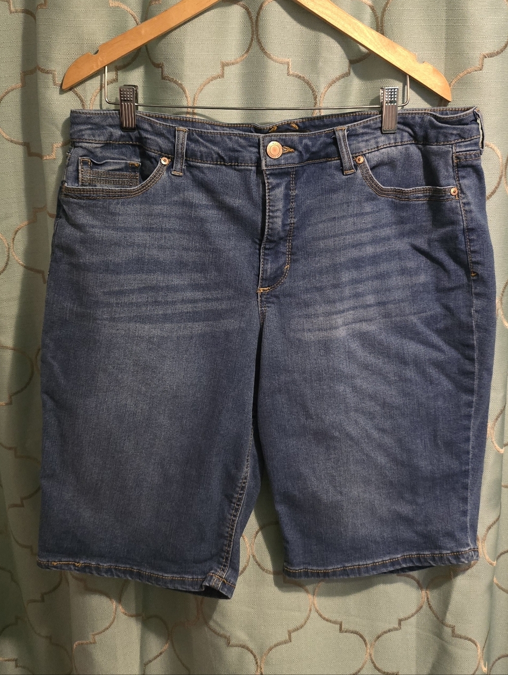 Bandolino Blue Denim Shorts Women's 16 Riley Bermuda